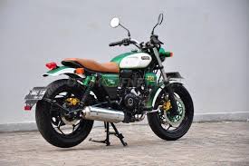 cafe racer is a pulsar 220f