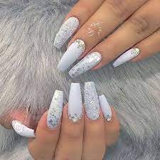 From metallic to stripes to glitter nails, discover your favorite silver nail art with our list of the top 30 silver nail designs. 25 Beste Sarg Nagel Kunst Weisse Acrylnagel Schone Gelnagel Weihnachtsnagel