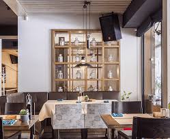 В club kanape стоит заказать хороший сырный салат, суп и канапе. Uyutno Zavedenie V Pleven Restorant Kanape Business Europe