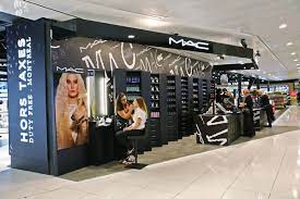 ari opens mac cosmetics counter at