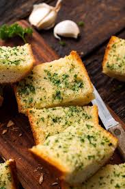 how to make garlic bread that goes well