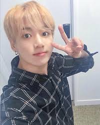 As a new year gift, bts's jungkook blessed our eyes with his brand new blonde look. Jk Bts Btsselca Jk Bts Jungkook Selca Jungkook Bts Jungkook