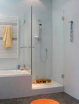 Duschabtrennung neben badewanne glas dusche neben badewanne eine platzsparende möglichkeit auch im kleinen badezimmer ist es, die duschkabine direkt an die badewanne zu montieren: Duschwand Zum Einbau An Badewanne Saxoboard Net