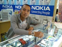 20 m2 (4x5) kios seluas 20m2 di area centra handphone. Indonesia 2007 Fieldwork