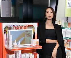 nomel taiwanese beauty brand with hong