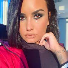 demi lovato shares her first makeup