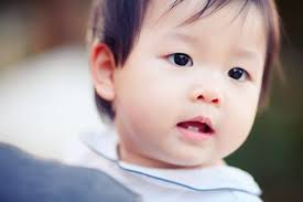 Sebagai orangtua maka harus mengetahui tanda dan cara menangani gigi tumbuh pada bayi pertama kali. 10 Tanda Bayi Tumbuh Gigi Yang Perlu Diketahui Orangtua