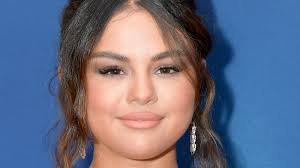 this is the makeup selena gomez wears