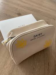 marc jacobs daisy makeup bag luxury