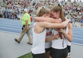 The race consists of four different runners who run one full lap. Iowa 3a Girls State Track Solon Seniors Get That Elusive Relay Win The Gazette