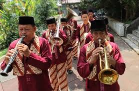 Suku betawi adalah salah satu suku bangsa di indonesia yang mayoritas penduduknya bertempat tinggal di jakarta. 13 Jenis Alat Musik Khas Betawi Atau Jakarta Alatmusik Id