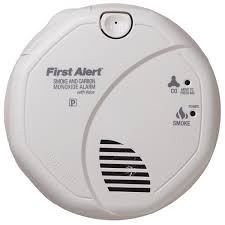 A carbon monoxide detector is a small appliance that warns people about the presence of carbon monoxide, a deadly gas. First Alert Ac Hardwired Combination Smoke And Carbon Monoxide Detector With Battery Back Up Lowe S Canada