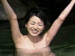 西村知美トロリンの透け乳画像や露天風呂オッパイ画像でシコれ！ : 芸能アイドル熟女ヌードですねん