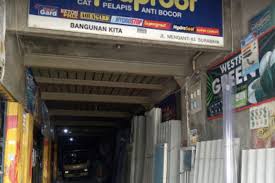 Bapak ibu juga bisa beli cat tembok, kayu, besi berbagai merk dan ukuran di toko bangunan surabaya terdekat yang sudah admin listing sebelumnya 10 Toko Bangunan Di Surabaya Terlengkap Murah