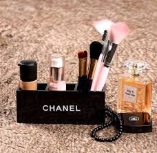chanel beauty black glossy makeup brush
