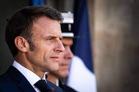 Emmanuel Macron invite les partis politiques représentés au Parlement à une  réunion le 30 août