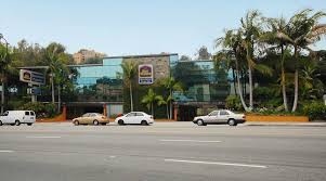 A contemporary hotel, centrally located in the heart of hollywood overlooking the scenic hollywood hills and minutes away from universal studios, beverly hills, la downtown, beaches and other points of interest. Best Western Hollywood Plaza Inn