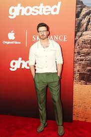 chris evans ghosted premiere outfit
