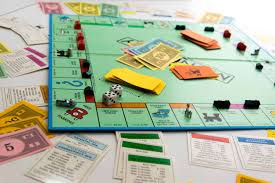Monopoly es el original juego familiar de compra, negociación y venta de propiedades, hoy presenta su versión de. Monopolio Como Elegir El Mejor Juego De Mesa En 2020