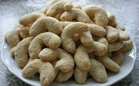 The origional austrian recipe states to roll the cookies into beaten egg whites before rolling in the nuts. 10 German Christmas Cookies You Have To Bake This Winter The Local