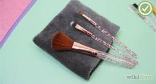 to clean makeup brushes with vinegar