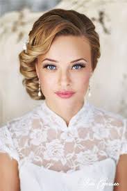 Weave strings of pearls into your curly low bun for a stunning 1920s wedding hairdo. 50 Chic And Stylish Wedding Hairstyles For Short Hair Weddinginclude Wedding Hairstyles Photos Vintage Wedding Hair Short Wedding Hair
