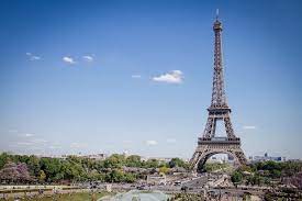 a guide to the eiffel tower in paris