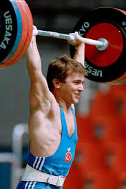 Bu olimpiyatlarda süleymanoğlu 60 kg koparmada sırasıyla 145 kg, 150.5 kg, 152.5 kg, silkmede 175 kg, 188,5 kg. Pocket Hercules Dies At 50