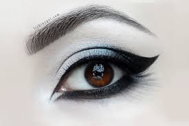 how to create a stunning goth eye look