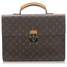 The town sits in the valley of the piscataquis, sebec and pleasant rivers in the foothills of the longfellow mountains and is the gateway to many pristine. Decoration Divers Louis Vuitton Serviette Conseiller Louis Vuitton Monogram Marron Cuir Toile Marron Ref 198110 Joli Closet