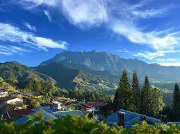 Perbukitan cameron highlands yang dipenuhi oleh tanaman teh cocok pagi pelancong yang ingin menyepi di tempat sejuk, dan tenang. 10 Tempat Sejuk Di Malaysia Terbaik Untuk Percutian Dalam Negara