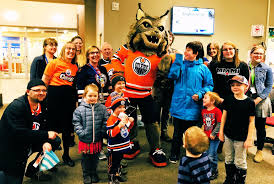 The edmonton oilers revealed the newest member of the oilers family, introducing their official mascot, hunter the canadian lynx. Edmonton Oilers Mascot Hunter Winds Up Physical Literacy Month In Fort Saskatchewan Fort Saskatchewan Record