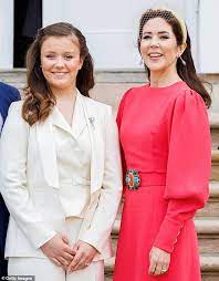 https://www.dailymail.co.uk/femail/article-13333417/Queen-Mary-Denmark-Princess-Isabella-birthday.html gambar png