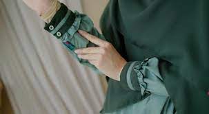 Model baju gamis pun akan terlihat berbeda tergantung dari bahan kain dan juga model serta tidak ketinggalan aksesoris yang menyertainya yang bisa dipakai untuk acara pesta atau acara formal lainnya. Jihan Set More Beautiful Alwa Hijab International