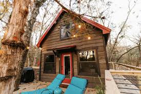 colorful table rock lake treehouse 100