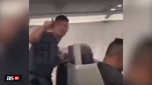Mike Tyson hits airplane passenger ...