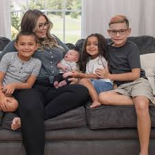 Find out why, plus, jo rivera and vee torres have quit the mtv series. How Teen Mom S Kailyn Lowry Raises 4 Kids As A Single Mom E Online