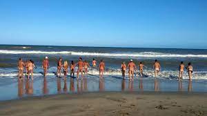 Nudismo en La Costa: dos playas con perfiles diferentes pero que comparten  el mismo código de convivencia sexual 