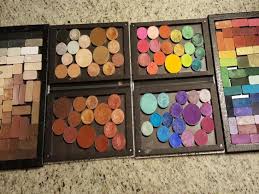 this woman depotted 200 eye shadows to