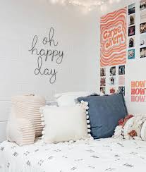 22 Minimalist Dorm Room Ideas For A
