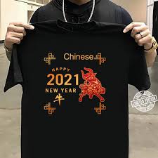 Red envelopes filled with money are given out during chinese new year celebrations (picture: Year Of The Ox 2021 Happy Chinese New Year Ox Zodiac Traits Shirt