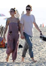 Have halsey and evan peters called it quits? Halsey And Evan Peters Steamy Beach Date Is The Heat Wave We Need Celebwtf