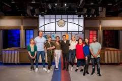 Who is on Worst Cooks 2022?