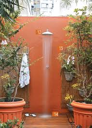 Resultado de imagen para duchas exteriores rusticas. 34 Ideias Para Decorar Varandas Casa Claudia