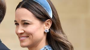 pippa middleton is beautiful in blue in