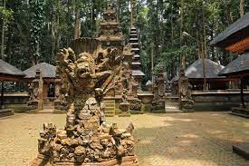 Gambar diambil dari: https://www.hotels.com/go/indonesia/sangeh-monkey-forest