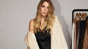 Sara was the daughter of acclaimed portuguese singer tony carreira and fernanda antunes. Singer Sara Carreira Dies In A Car Accident At Age 21 The Canadian