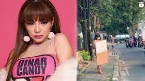Ia mengaku kesuciannya itu telah direnggut seorang dj asal italia. Video Viral Dinar Candy Protes Ppkm Memakai Bikini Aksi Turun Kejalan Indonesia Meme