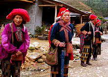 Hmong is a dialect spoken by the hmong people of vietnam. Hmong People Wikipedia