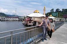 Bandar Seri & Water Village Full Day Tour: Uncover...